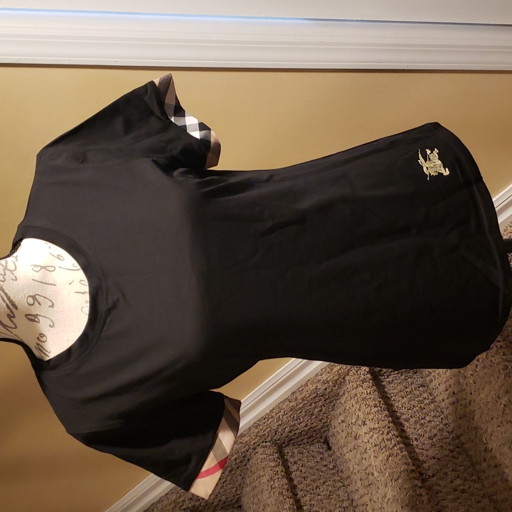 Woman's black tee shirt